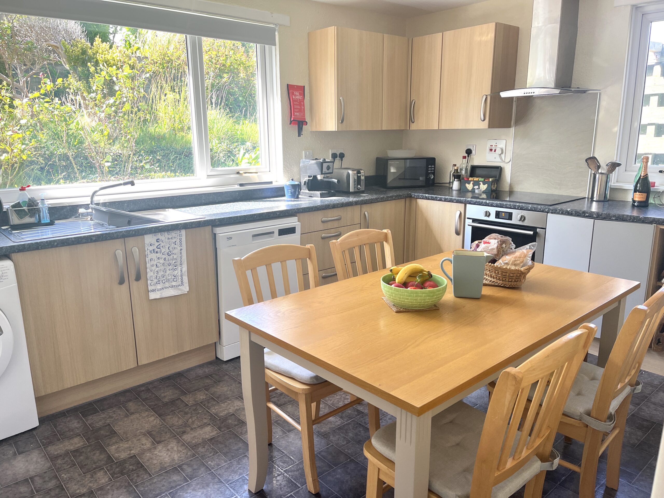 Well-equipped dining kitchen